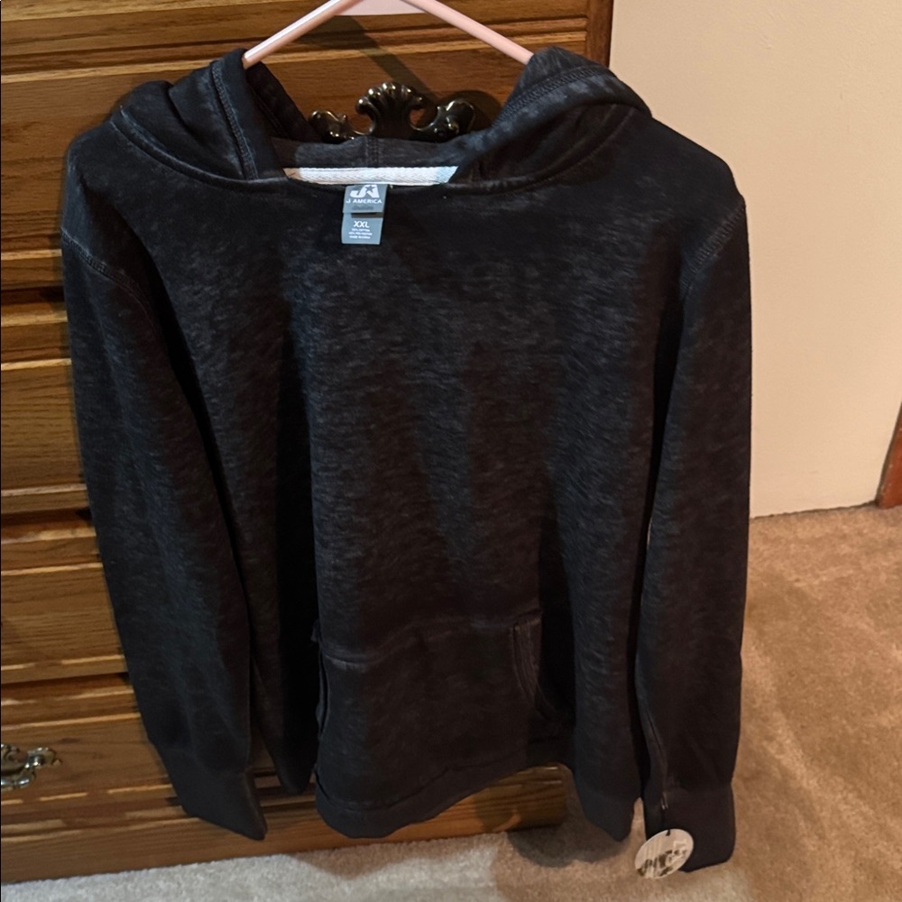 J. America Zen Fleece in black